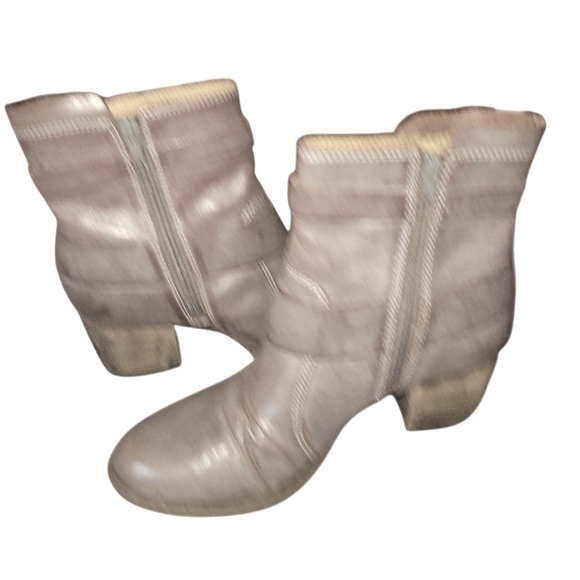 Naya Women's Soft Leather Virtue Block Heel Rustic Buckle Ankle Bootie Sz 71/2 M - Picture 6 of 13